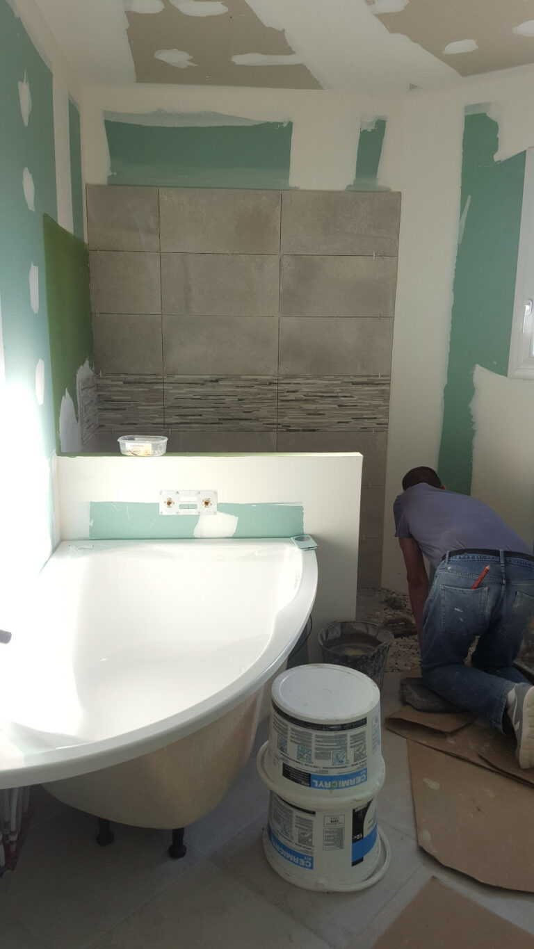 Salle de bain en cours de construction dans une maison neuve par Bourgogne Bâtir à Chalon sur Saône